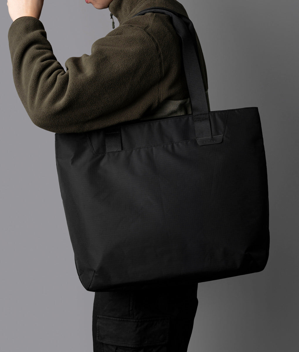 Elements Tote (L).