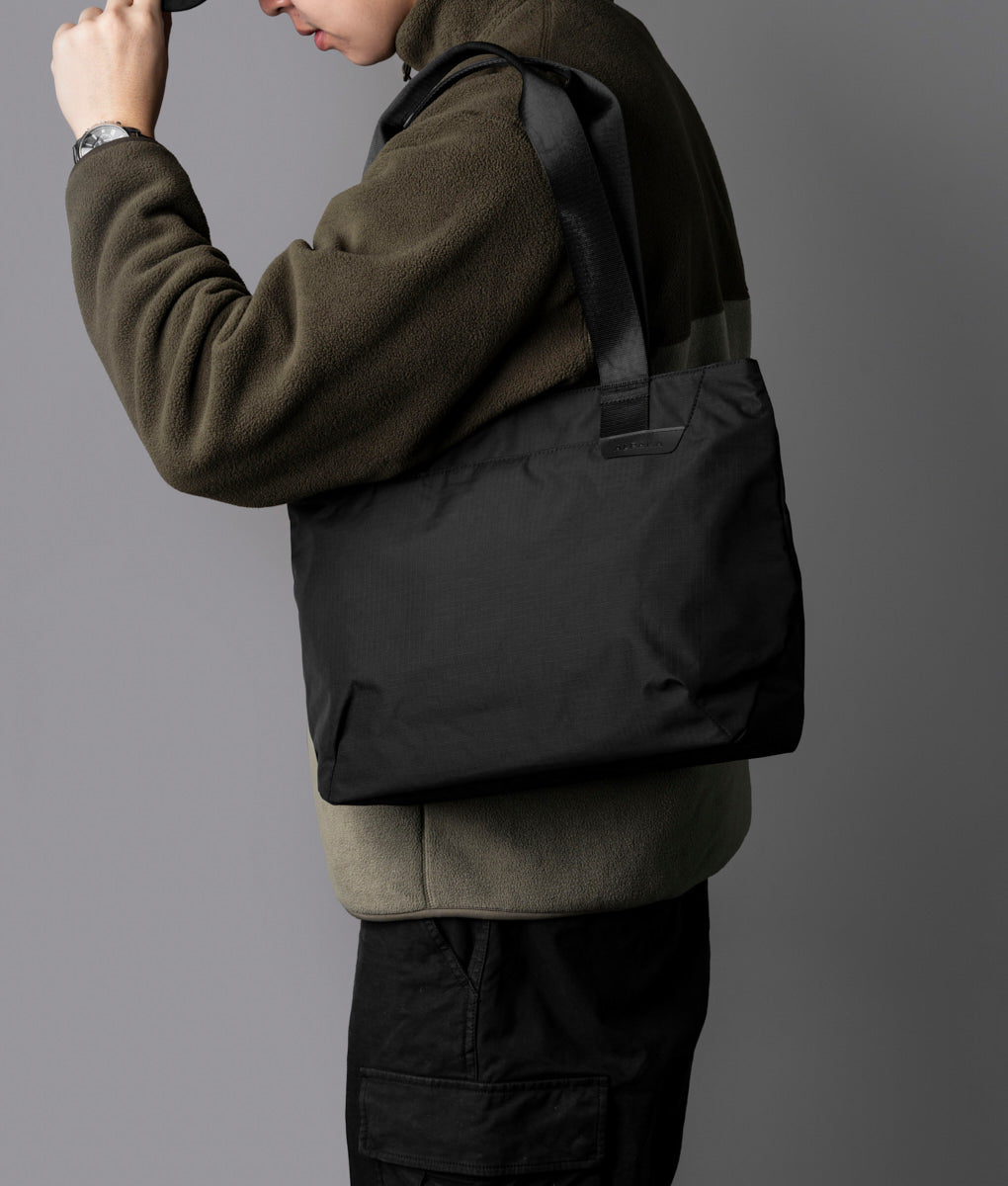 Alpaka Elements tote bag featuring durable materials and elegant design ideal for everyday use