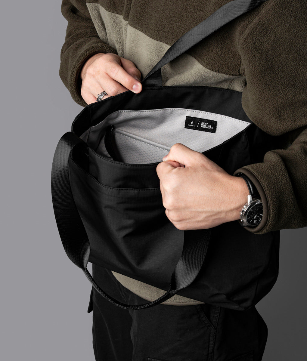 Alpaka Elements tote bag featuring durable materials and elegant design ideal for everyday use