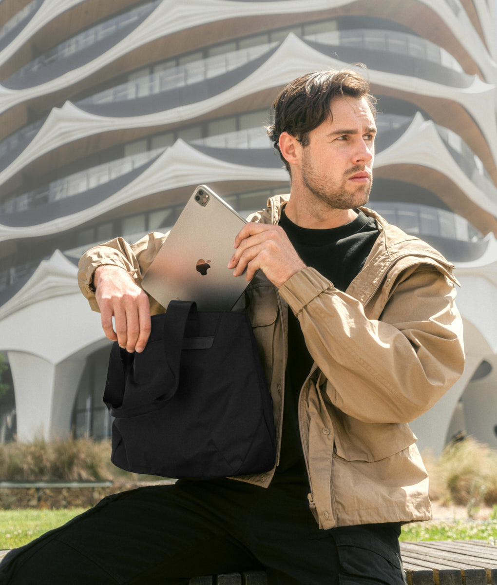 Alpaka Elements tote bag featuring durable materials and elegant design ideal for everyday use