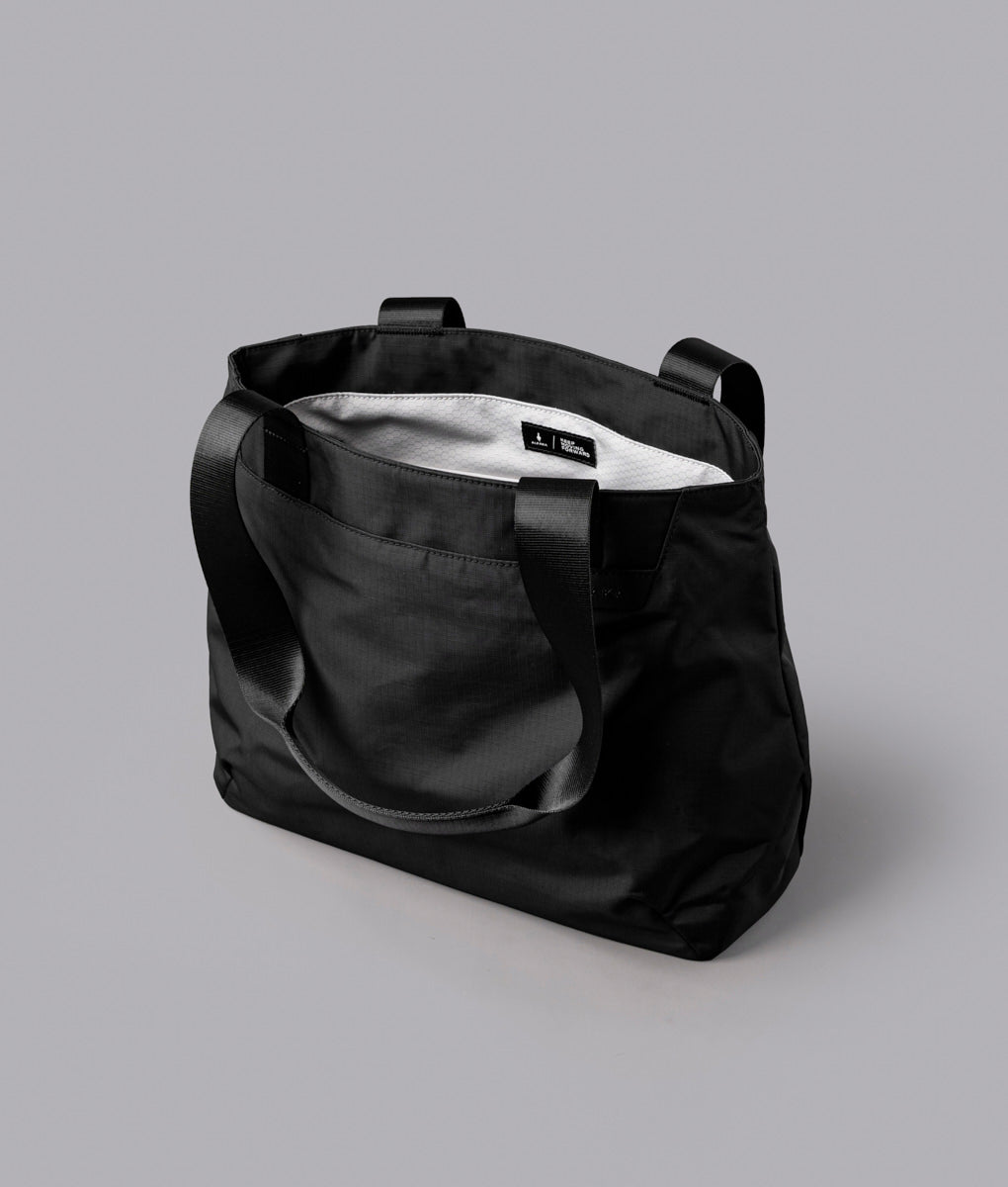 Alpaka Elements tote bag featuring durable materials and elegant design ideal for everyday use