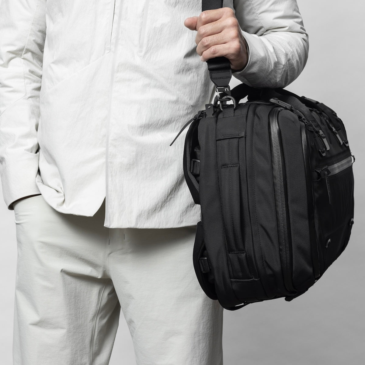 The BLACK EMBER FORGE 40 EMBERTEX™ PFAS FREE - JET BLACK : 30L - 40L EXPANSION