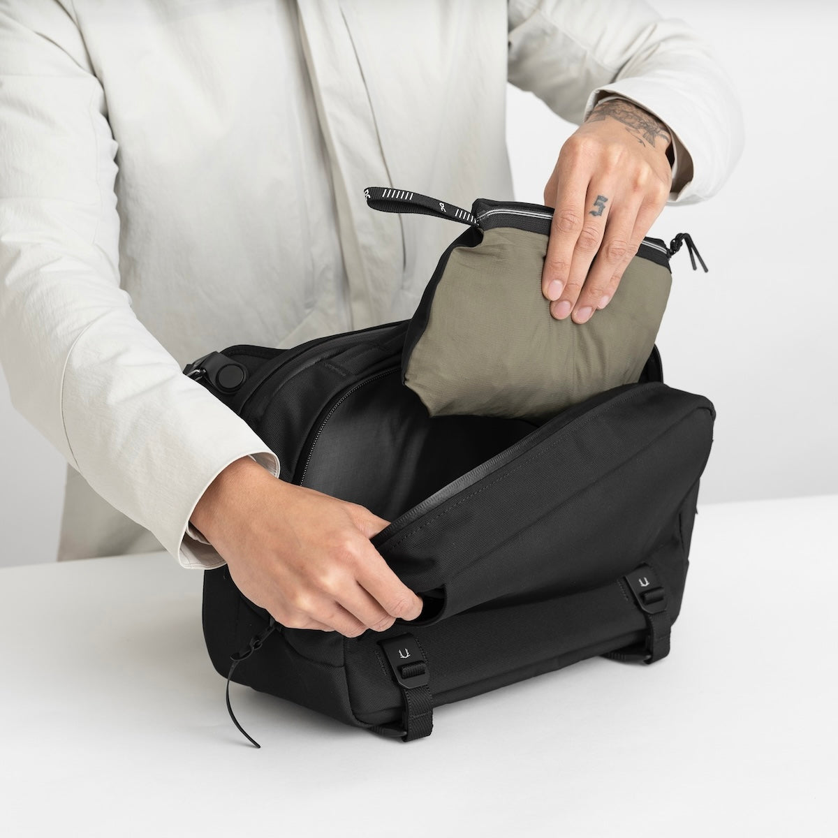 Black Ember GRIP-SLING 12 EMBERTEX™ PFAS FREE - JET BLACK : 12L