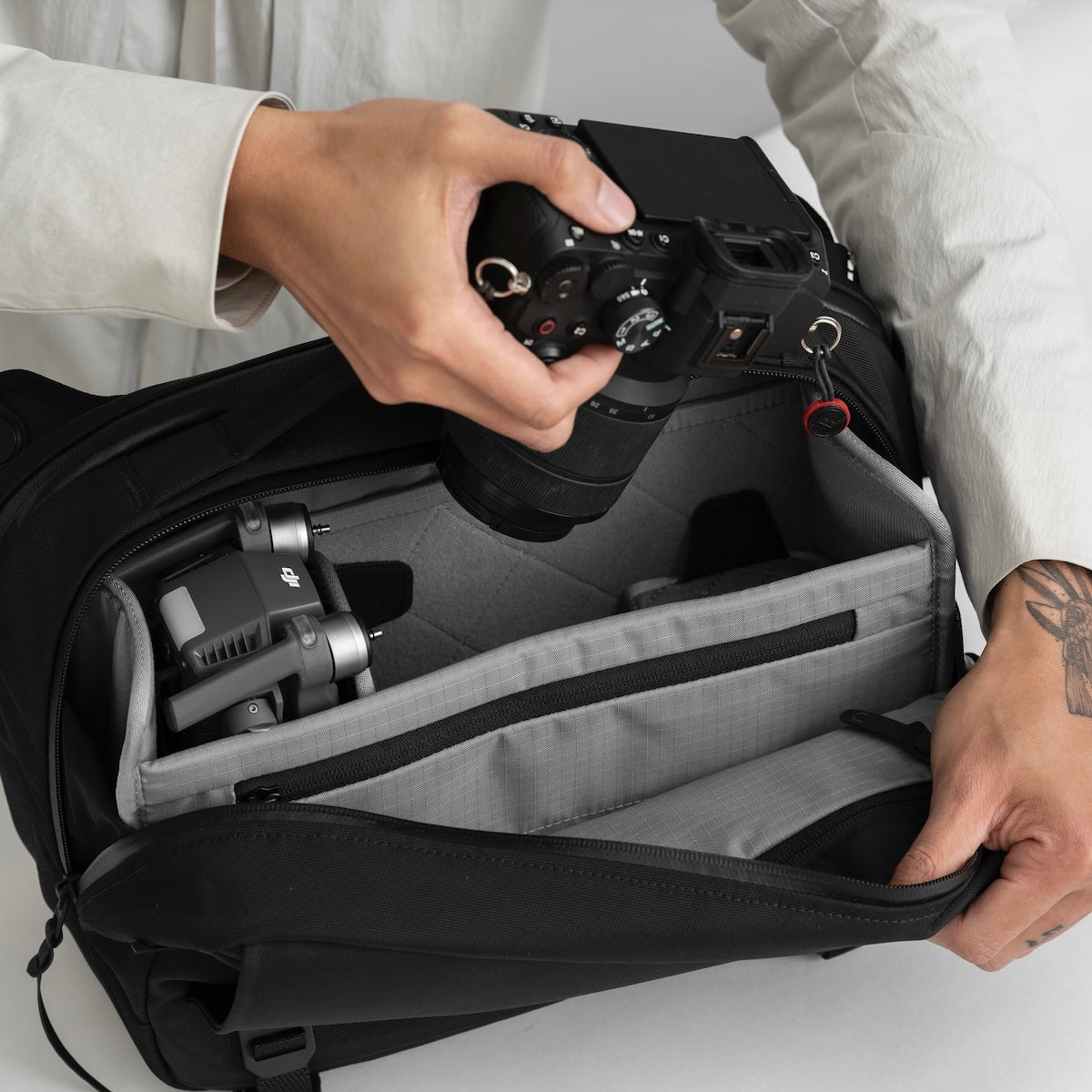 Black Ember GRIP-SLING 12 CAMERA INSERT - SILVER MATTE