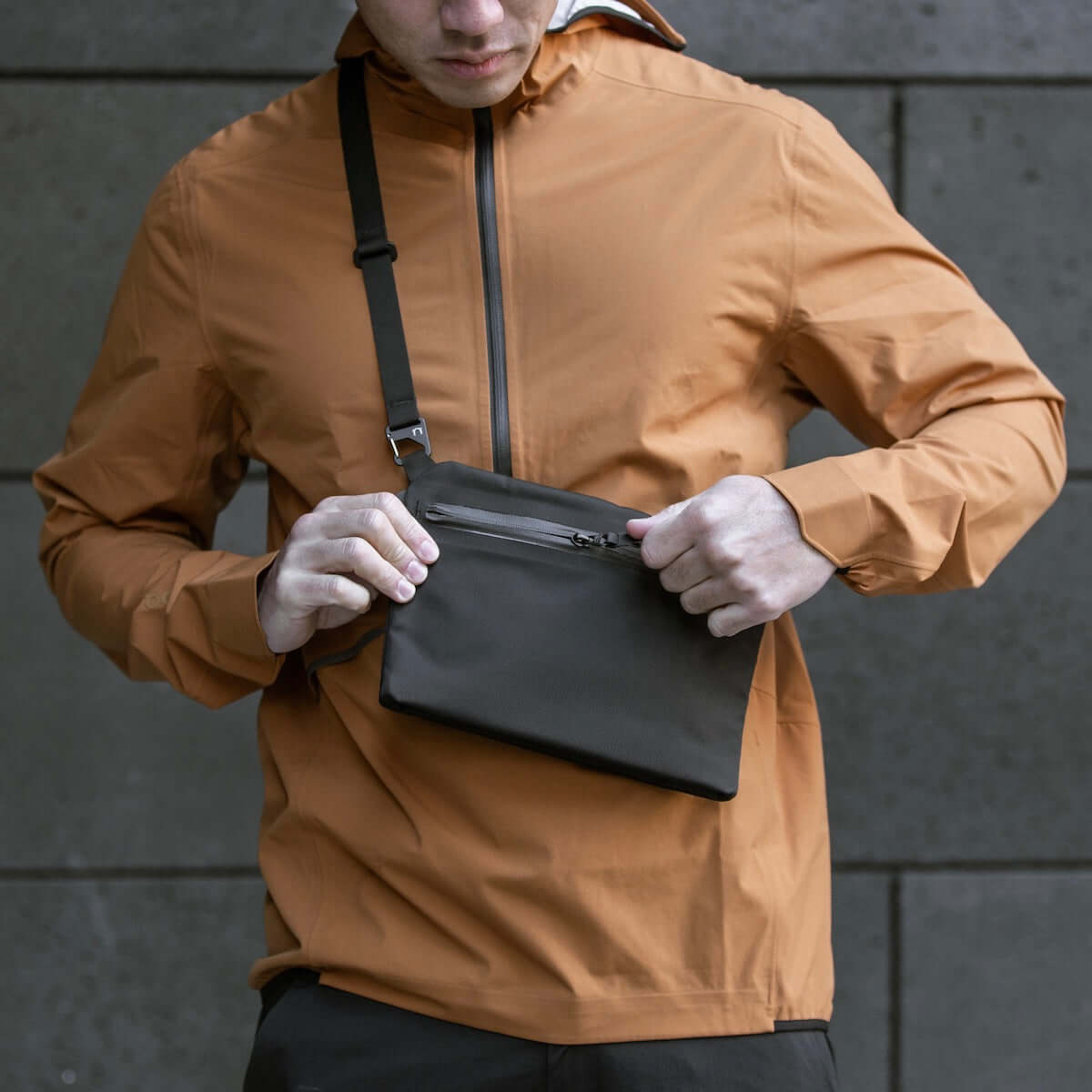 SACOCHE_01 Sling - JET BLACK.