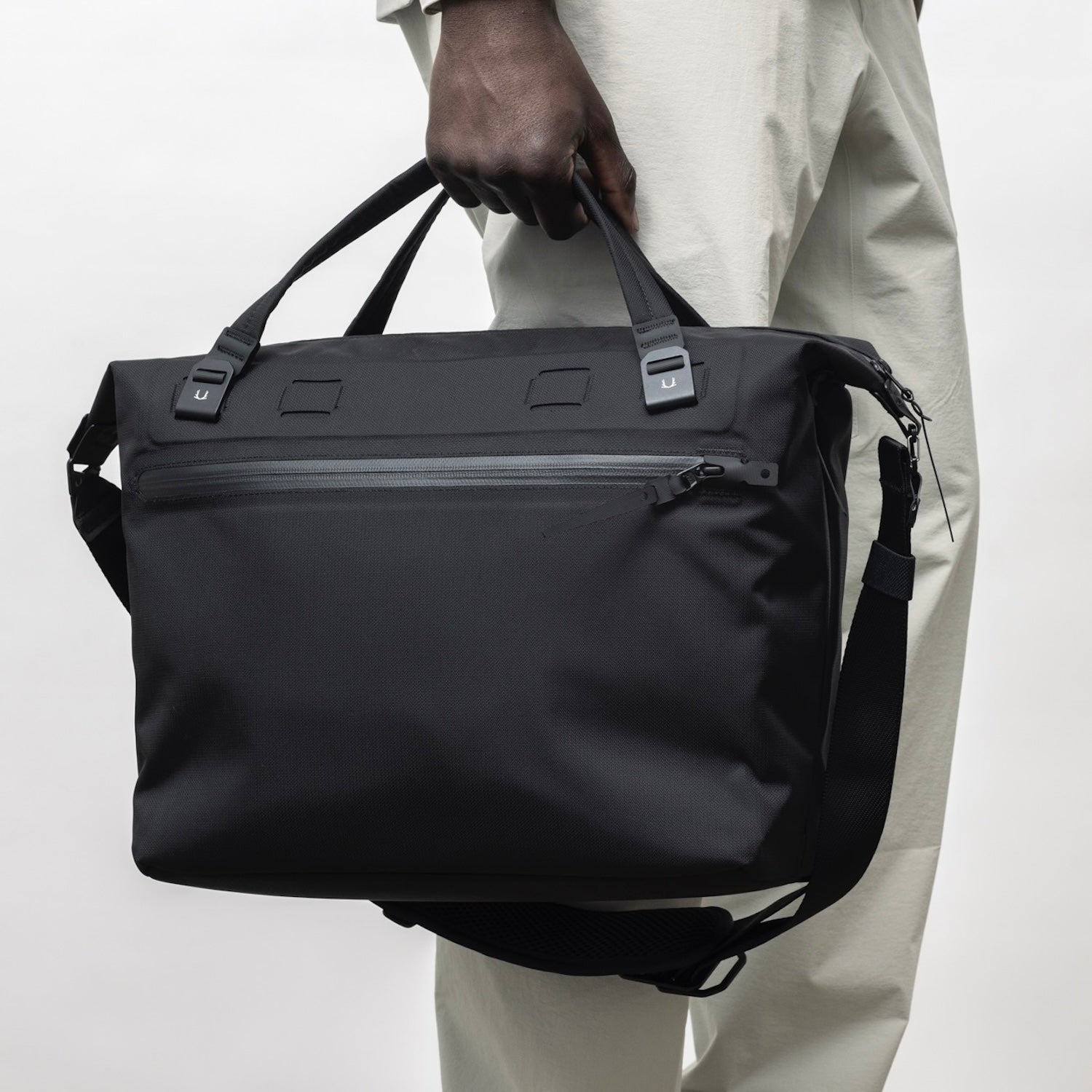 Black Ember WPT-SHLDR-TOTE - JET BLACK : 20L