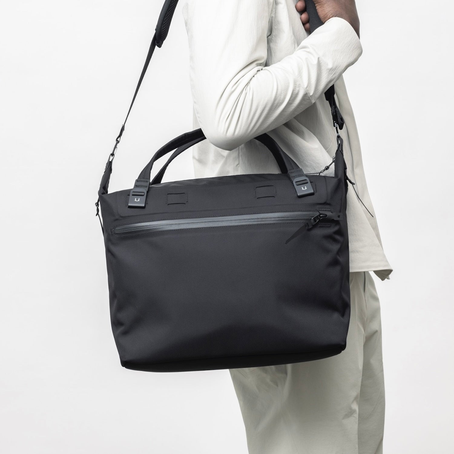 Black Ember WPT-SHLDR-TOTE - JET BLACK : 20L