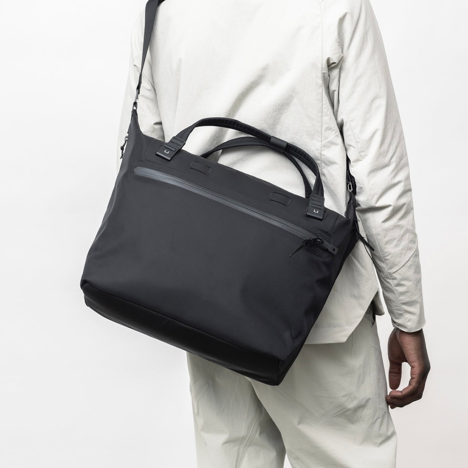 Black Ember WPT-SHLDR-TOTE - JET BLACK : 20L