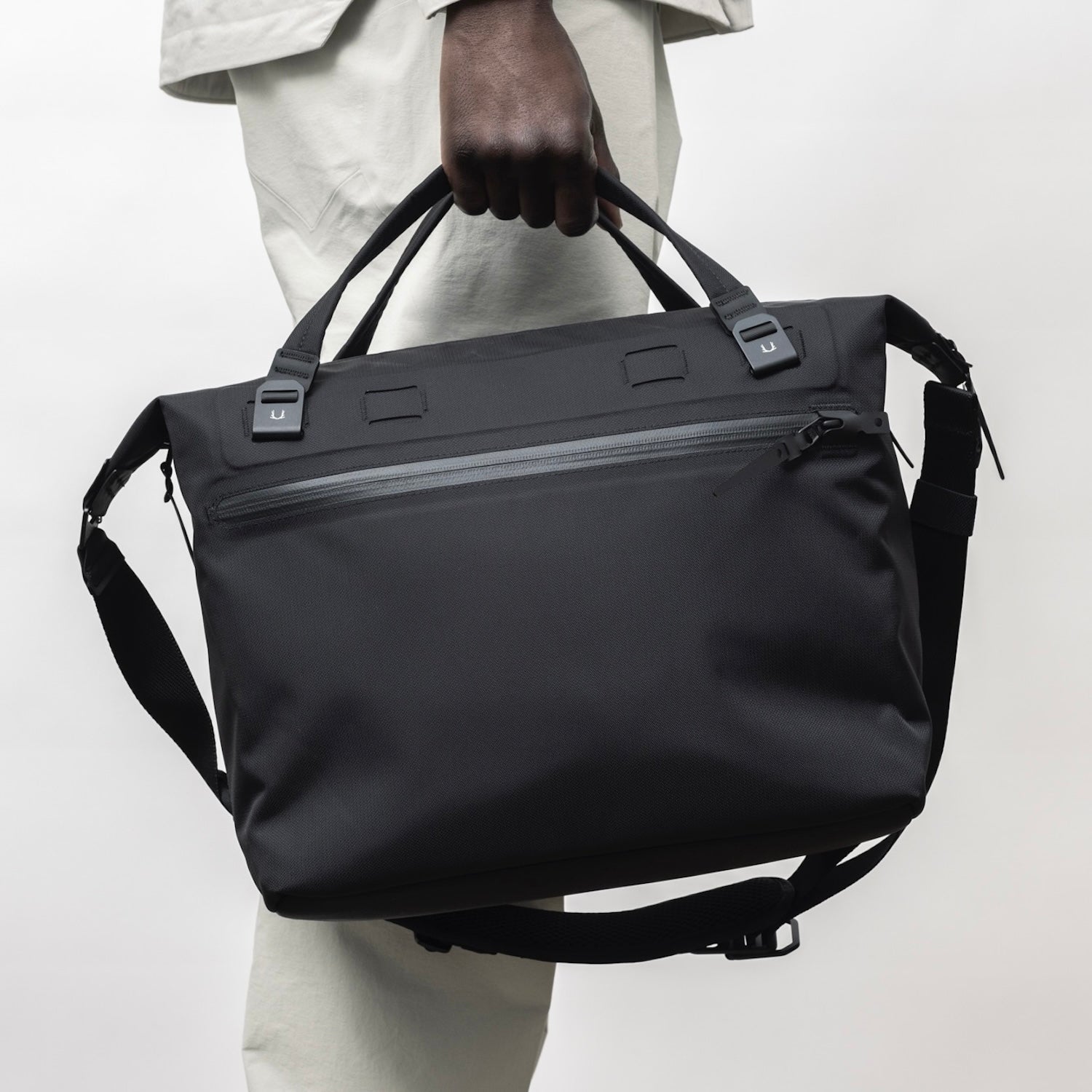 Black Ember WPT-SHLDR-TOTE - JET BLACK : 20L