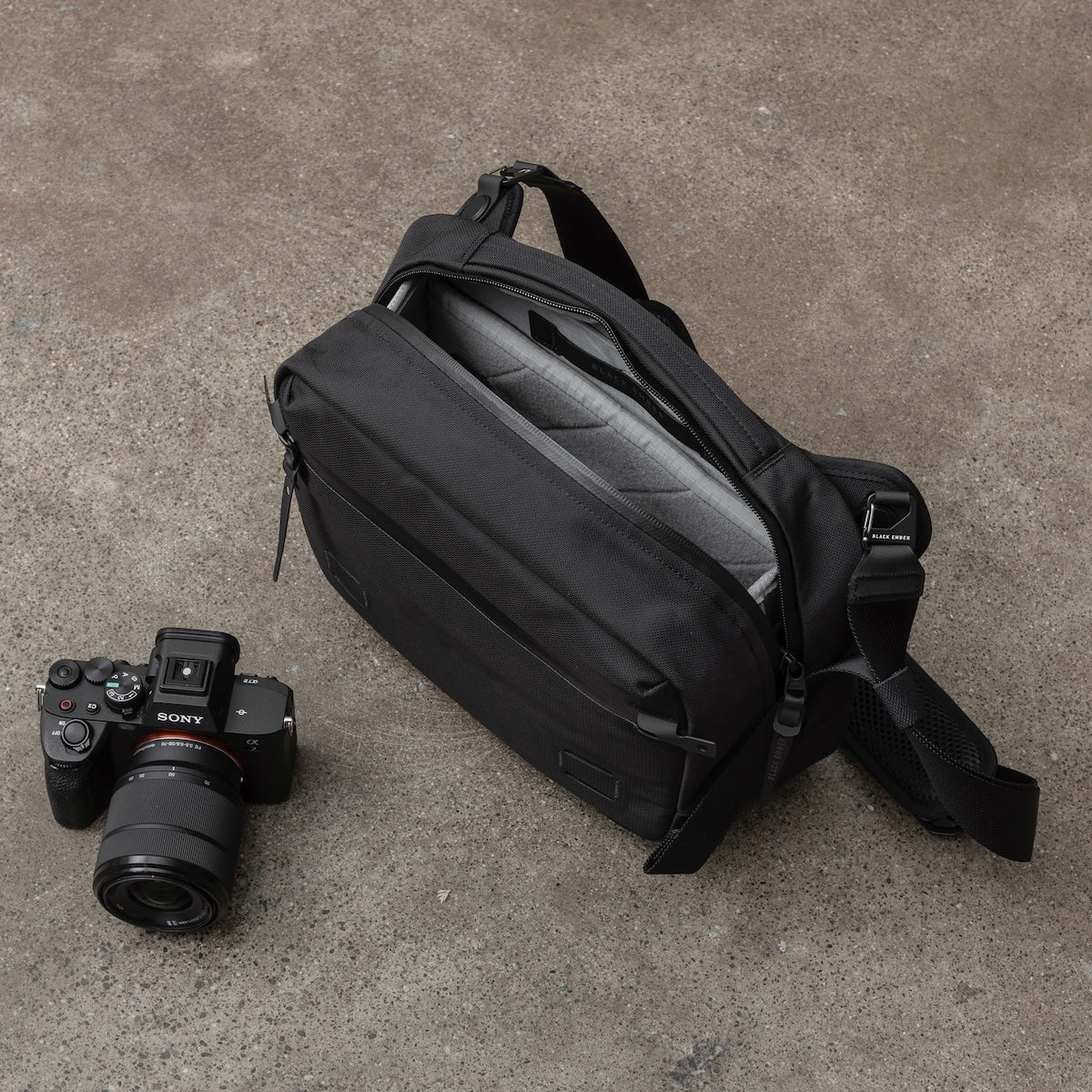 Black Ember GRIP-SLING 09 CAMERA INSERT - SILVER MATTE
