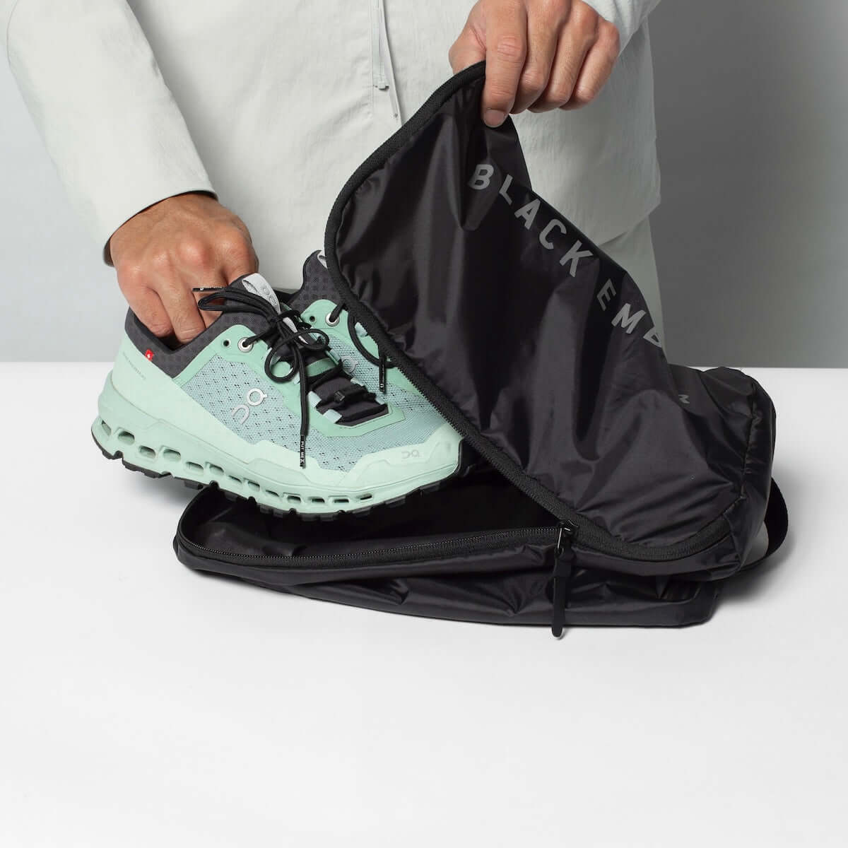 SHOE CUBE - JET BLACK : 12L.