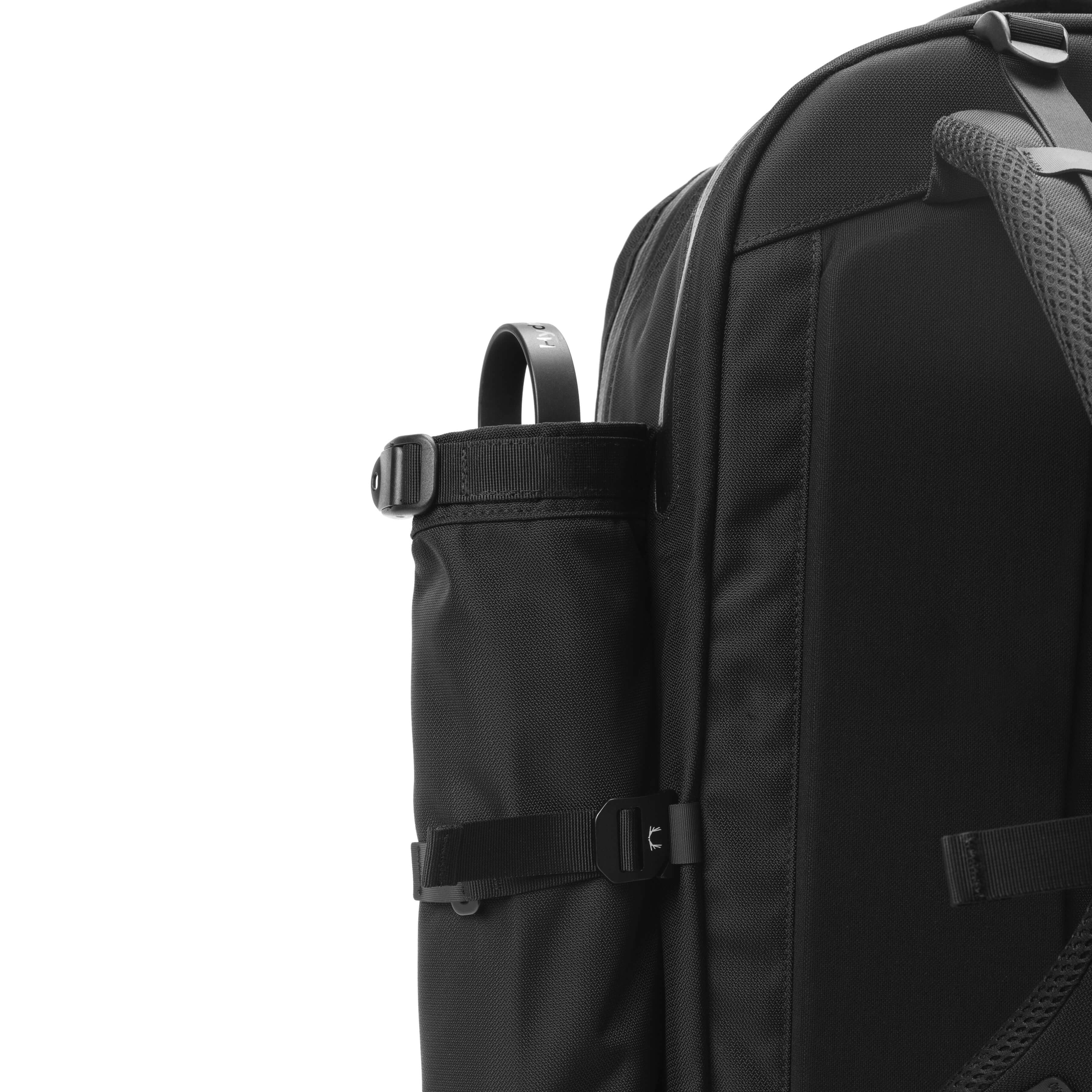 CITADEL 25 MODULAR WATER BOTTLE HOLDER - JET BLACK.