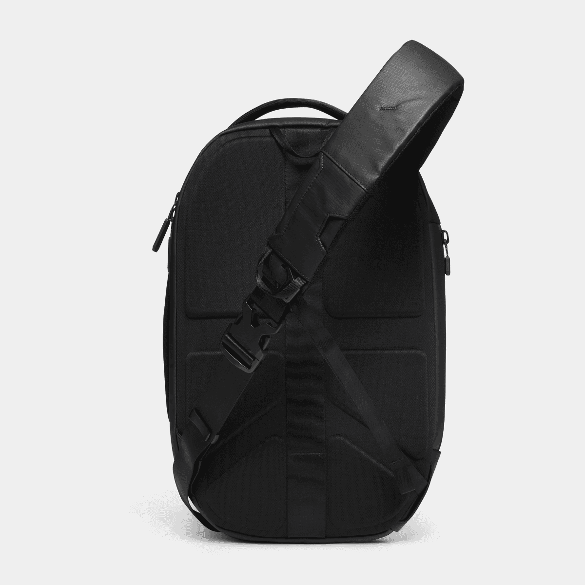 Nomatic Navigator RS Sling 10L in sleek black design with a padded strap for minimalist functionality.