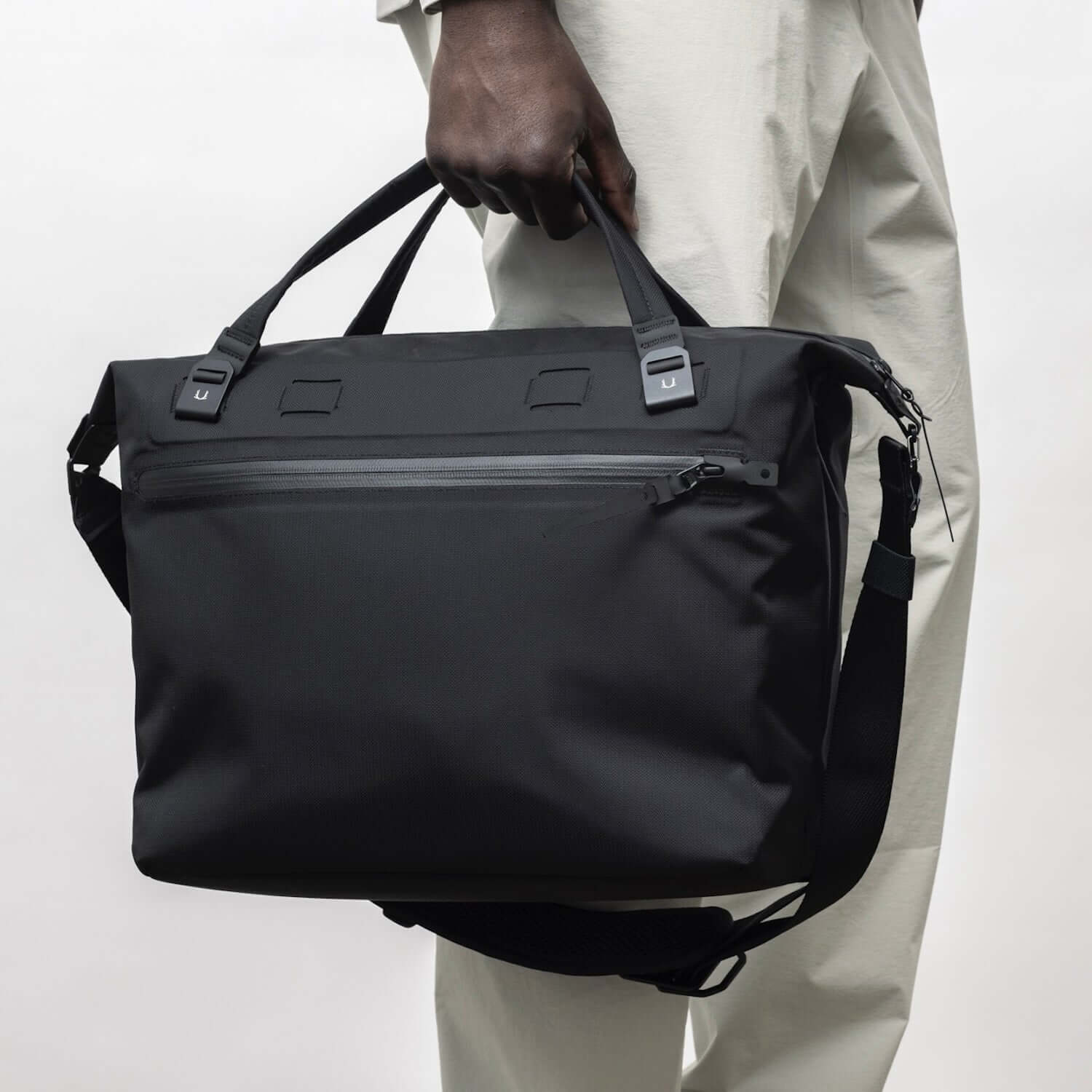 WPT-SHLDR-TOTE EMBERTEX™ PFAS FREE - JET BLACK : 20L