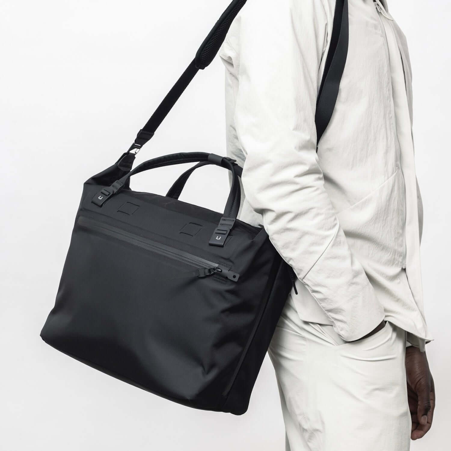 WPT-SHLDR-TOTE EMBERTEX™ PFAS FREE - JET BLACK : 20L