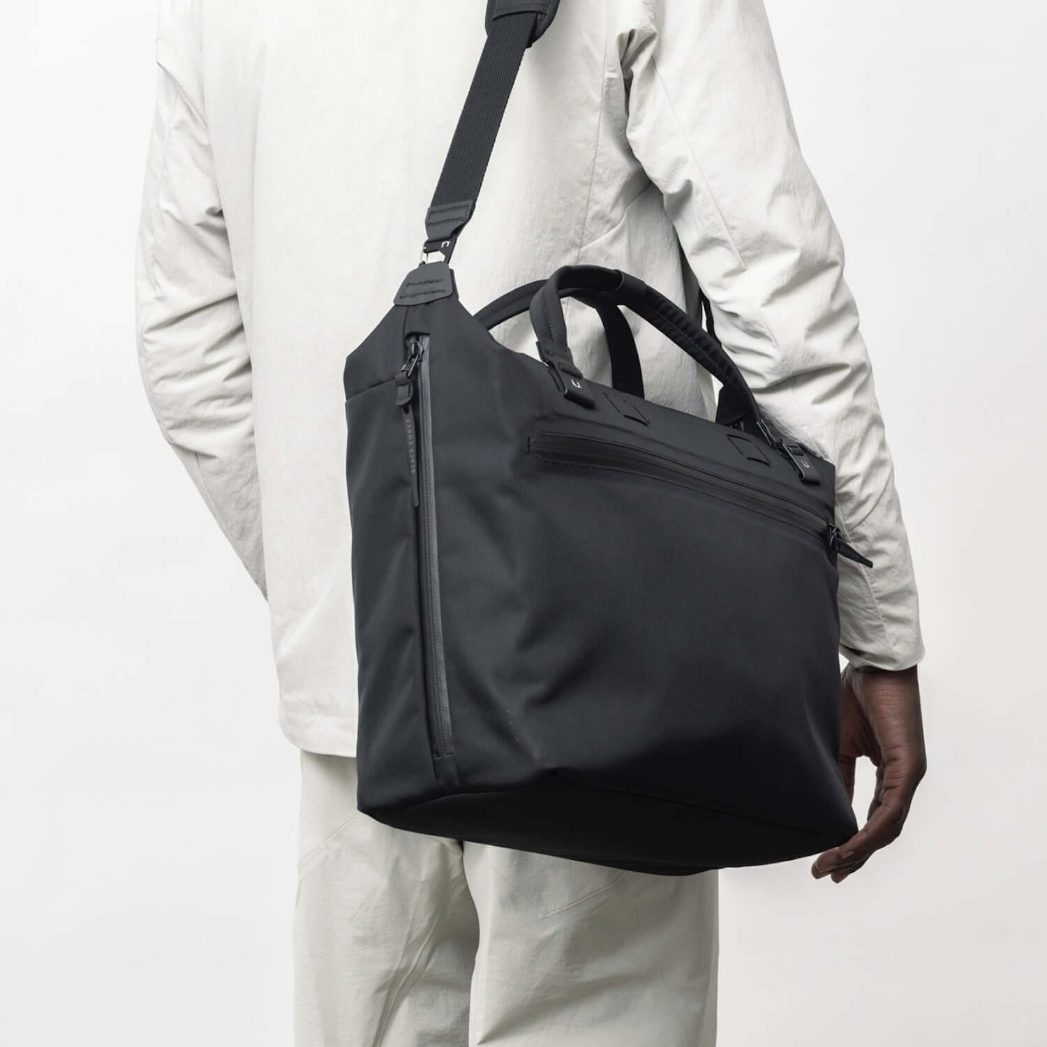 WPT-SHLDR-TOTE EMBERTEX™ PFAS FREE - JET BLACK : 20L