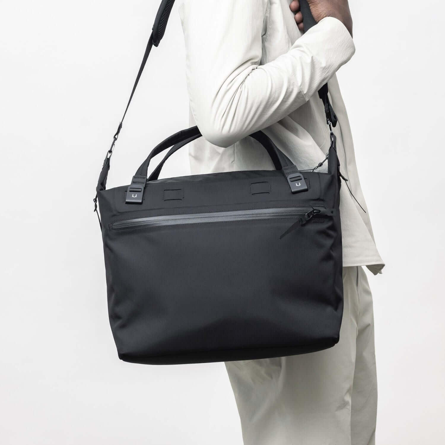 WPT-SHLDR-TOTE EMBERTEX™ PFAS FREE - JET BLACK : 20L