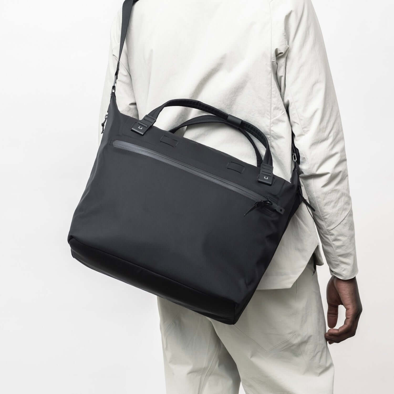 WPT-SHLDR-TOTE EMBERTEX™ PFAS FREE - JET BLACK : 20L