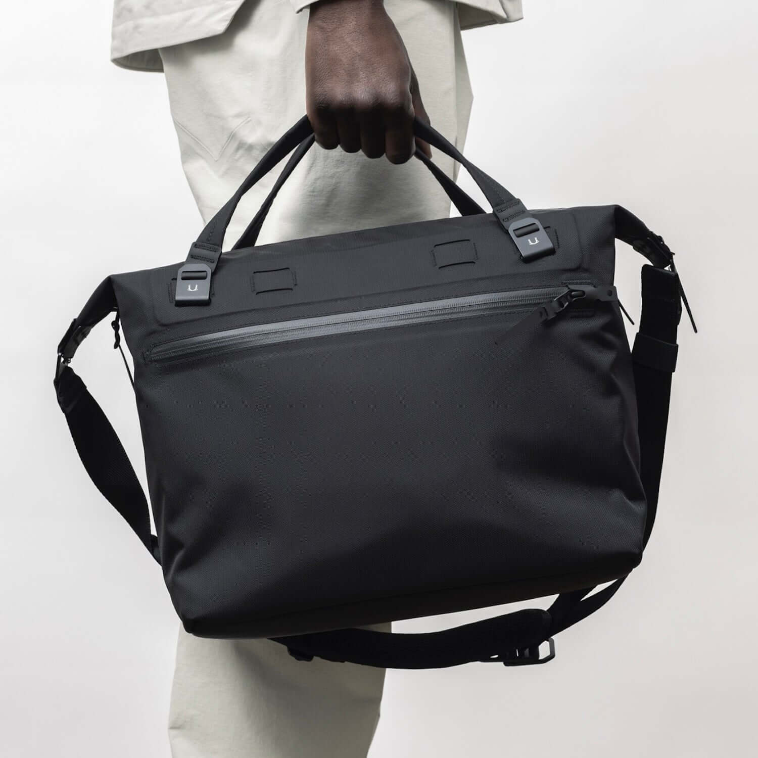 WPT-SHLDR-TOTE EMBERTEX™ PFAS FREE - JET BLACK : 20L
