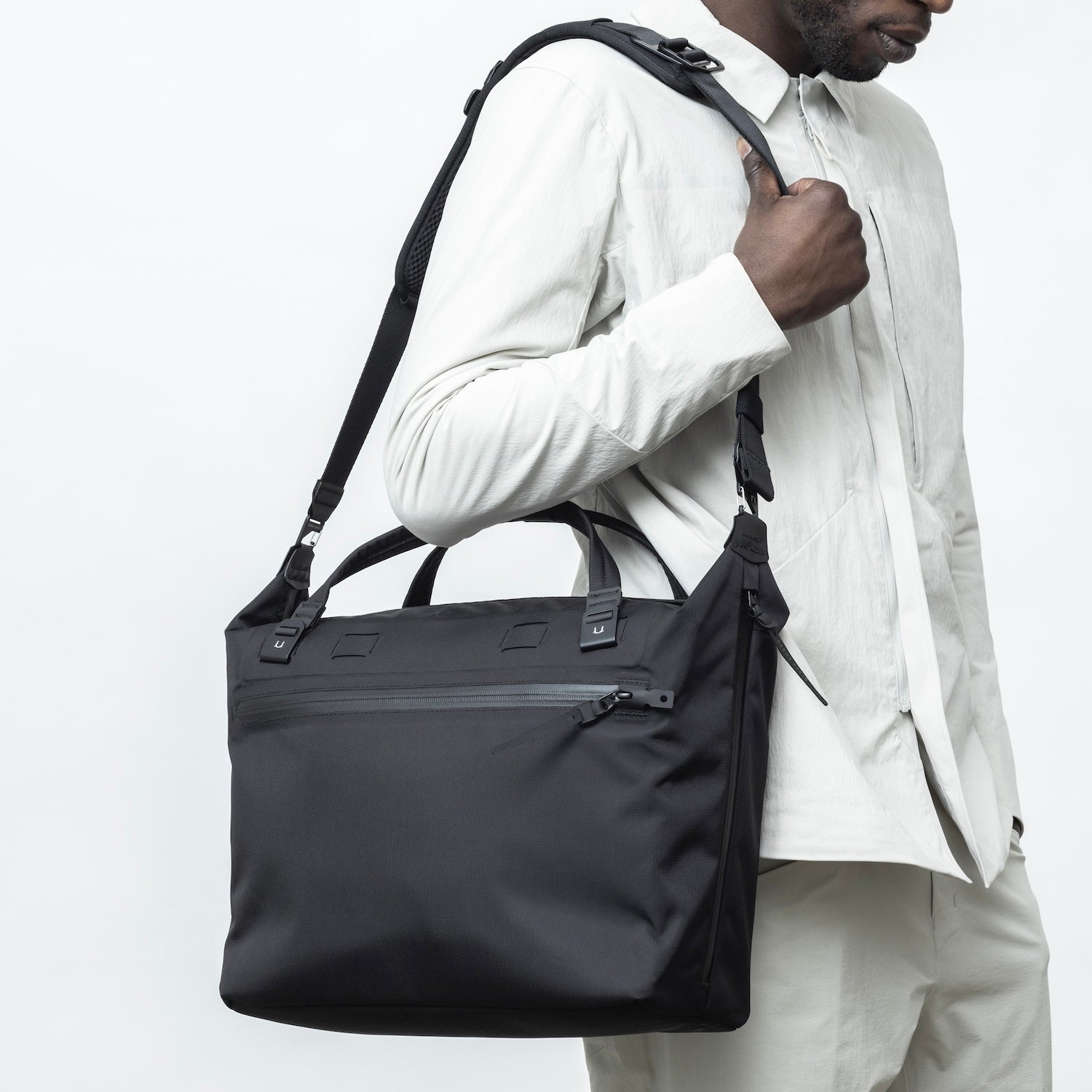 Black Ember WPT-SHLDR-TOTE - JET BLACK : 20L