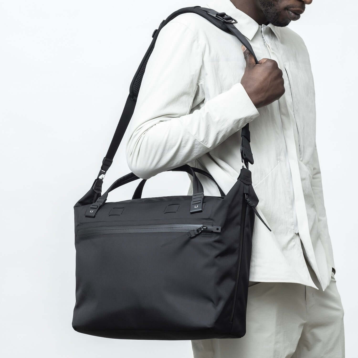 WPT-SHLDR-TOTE EMBERTEX™ PFAS FREE - JET BLACK : 20L