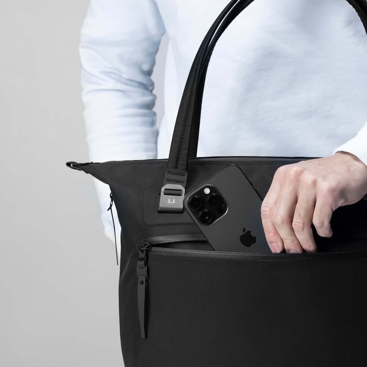 WPT-SHLDR-TOTE EMBERTEX™ PFAS FREE - JET BLACK : 20L