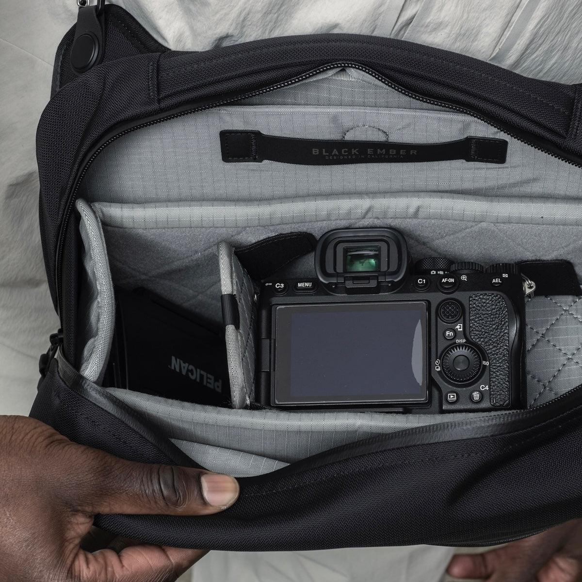 Black Ember GRIP-SLING 09 CAMERA INSERT - SILVER MATTE