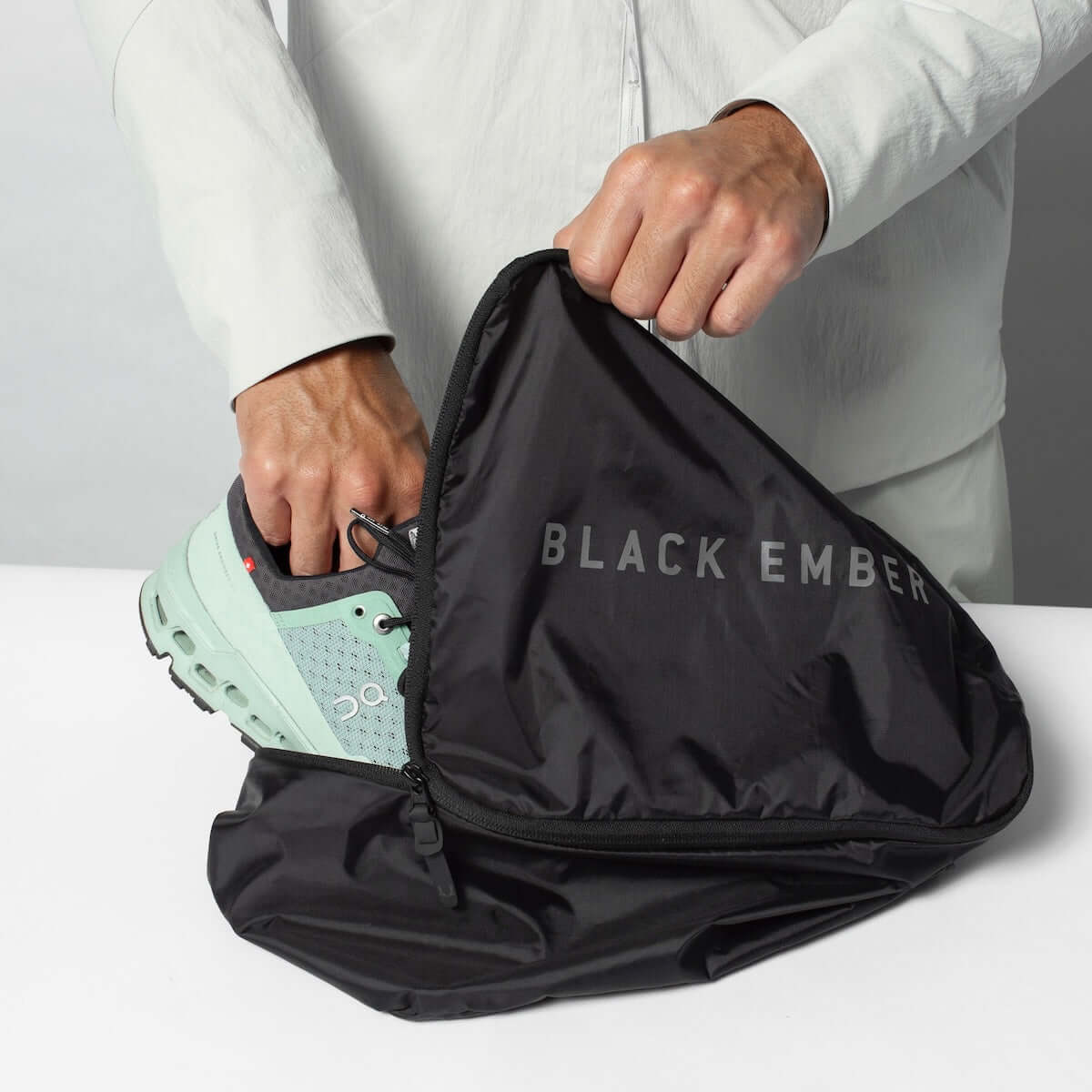 SHOE CUBE - JET BLACK : 12L